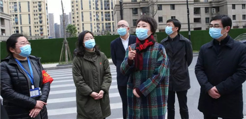 佟桂莉看望慰問援鄂醫(yī)療隊員家屬、一線醫(yī)務人員以及基層一線干部