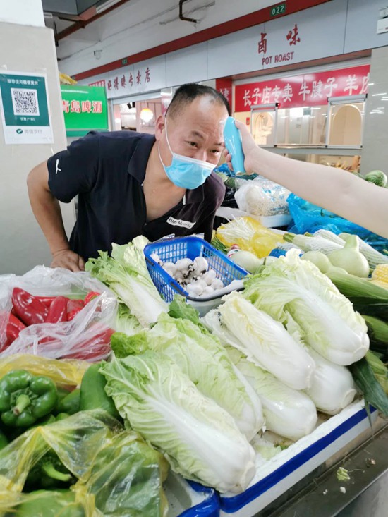 即日起，國有農(nóng)貿(mào)市場全部恢復(fù)“亮碼+測溫+戴口罩”準(zhǔn)入措施！