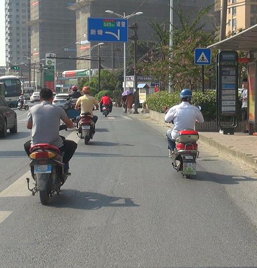 城區(qū)還有農(nóng)村道路？通惠南路這個(gè)路段機(jī)非人混行