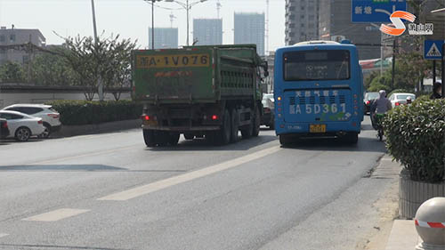 城區(qū)還有農(nóng)村道路？通惠南路這個(gè)路段機(jī)非人混行