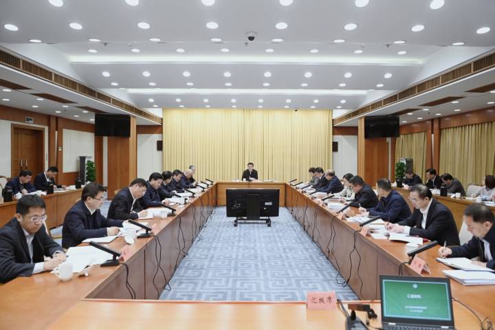 4月8日上午，省委書記袁家軍主持召開專題會(huì)議，聽取浙江省國(guó)土空間規(guī)劃編制和筑牢糧食安全底線工作情況匯報(bào)并講話。