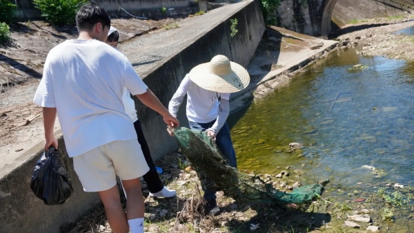 綠動青春，守護河川 —— 大學生巡河行動